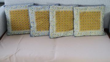Set van 4 kussens, met motief uit de Provence. beschikbaar voor biedingen