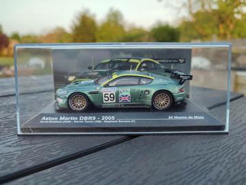 Aston Martin dbr9 1/43 ixo, Enlèvement ou Envoi, Comme neuf, Voiture, Autres marques