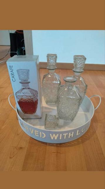 3 decoratieve karaffen (900ml) (100% glaswerk) beschikbaar voor biedingen