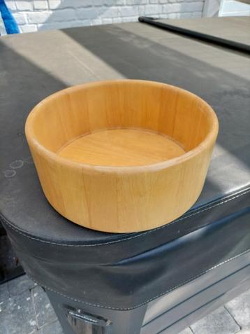 ronde houten saladeschaal beschikbaar voor biedingen