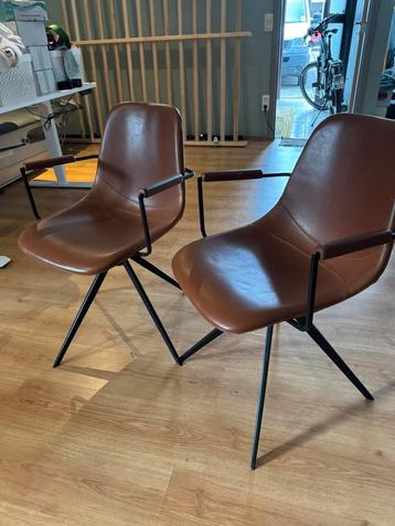 Eetkamerstoel beschikbaar voor biedingen