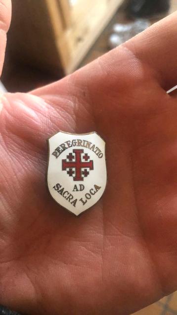 Broche religieuse pelerin chevalier ?  beschikbaar voor biedingen
