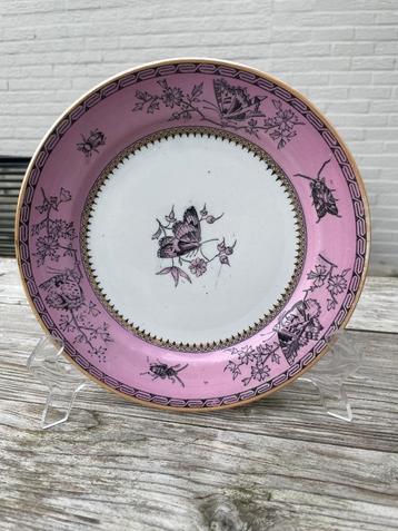 Antieke Borden  beschikbaar voor biedingen