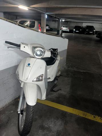 Piaggo scooter a vendre, Enlèvement, Comme neuf