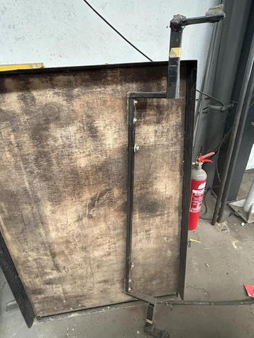 Schuiflade voor camionette/ terreinwagen beschikbaar voor biedingen