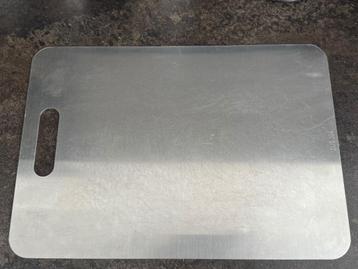 Metalen snijplank/Planche à decouper en métal beschikbaar voor biedingen