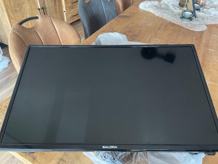 SALORA   28"HD LED TV  ( OPHANG) incl nieuwe ophangbeugel, Audio, Tv en Foto, Televisies, Gebruikt, LED, 60 tot 80 cm, HD Ready (720p)
