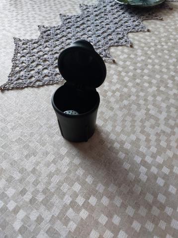 Sigarettenhouder voor in de auto beschikbaar voor biedingen