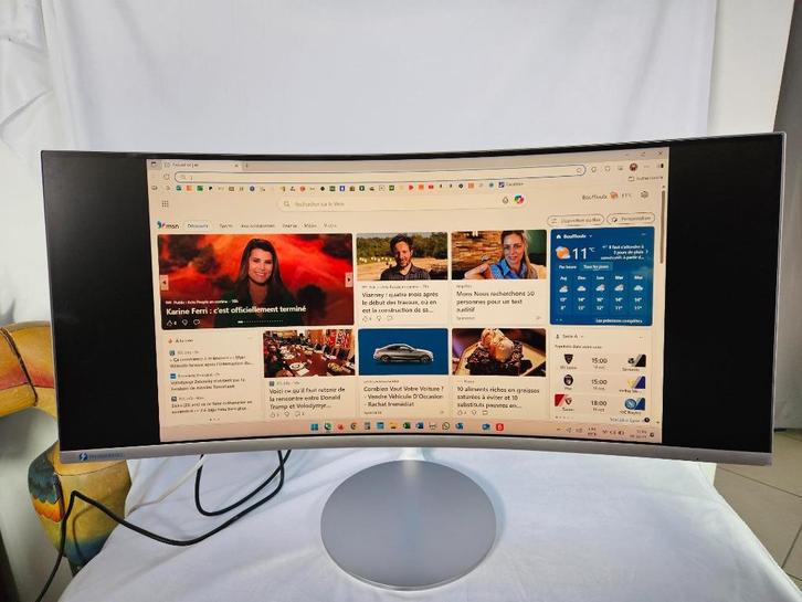 Samsung 81 x 36 cm grote gebogen monitor zonder klauw, Computers en Software, Monitoren, Gebruikt, HDMI, Thunderbolt, USB-C, In hoogte verstelbaar