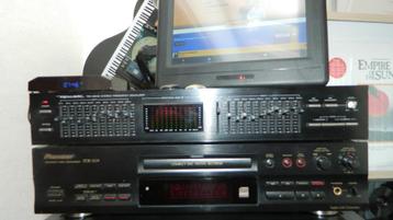 Realistische equalizer of baanbrekende digitale cd-brander o beschikbaar voor biedingen