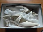 Schoenen Linea Raffaeli maat 36, Kleding | Dames, Wit, Ophalen of Verzenden, Zo goed als nieuw, Schoenen met lage hakken