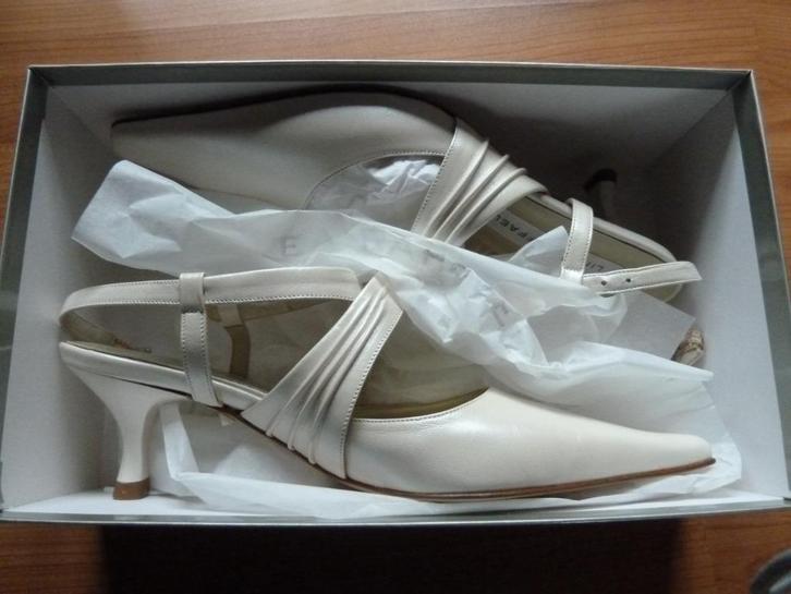 Schoenen Linea Raffaeli maat 36, Kleding | Dames, Schoenen, Zo goed als nieuw, Schoenen met lage hakken, Wit, Ophalen of Verzenden