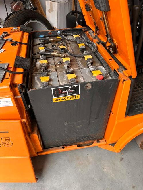 Gezocht: jong gebruikte heftruck accu 24v 1000ah still R50, Zakelijke goederen, Machines en Bouw | Heftrucks en Intern transport