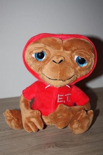 E.T. knuffel 25 cm , als nieuw met label aan. zeer degelijk beschikbaar voor biedingen