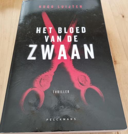 Hugo Luijten - Het bloed van de zwaan, Boeken, Thrillers, Zo goed als nieuw, Europa overig, Ophalen of Verzenden