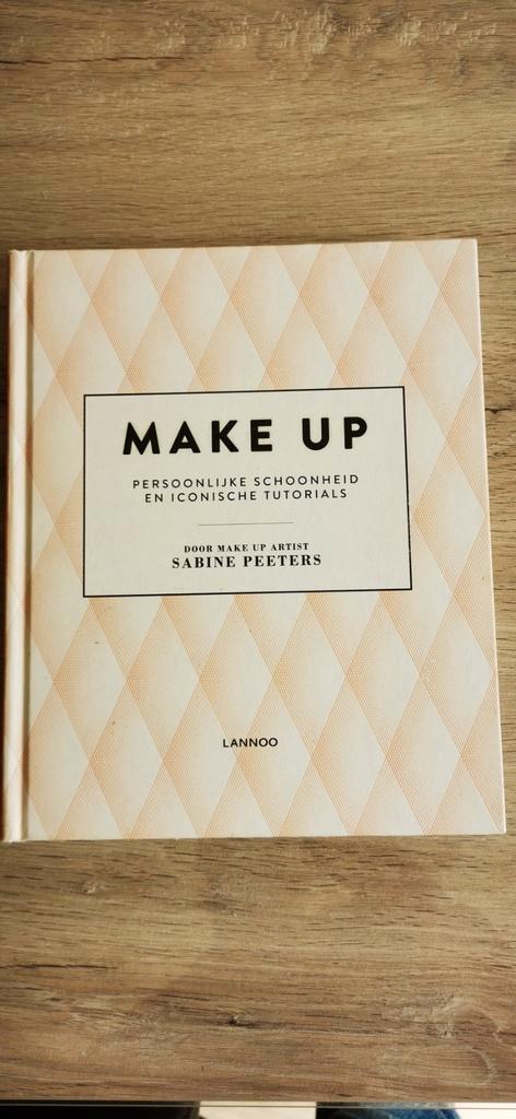 Sabine Peeters - Make up, Boeken, Mode, Zo goed als nieuw, Ophalen of Verzenden