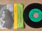 7" single EVITA: TIPOUTONK-CHAMPAGNE EN KAVIAAR (1967), Nederlandstalig, Gebruikt, Ophalen of Verzenden, 7 inch