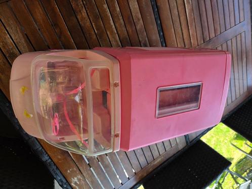 Camping car de barbie avec accessoires et une robe barbie, Hobby en Vrije tijd, Overige Hobby en Vrije tijd, Gebruikt, Ophalen