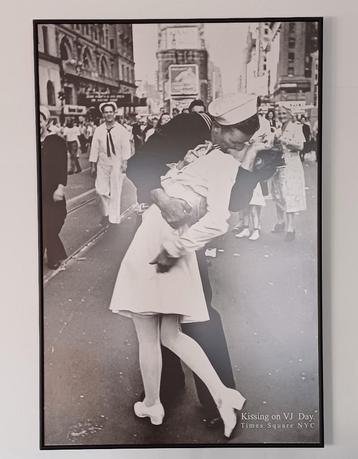 Cadre décoratif “Kissing on VJ Day” beschikbaar voor biedingen