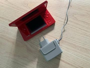 Nintendo DS rood met camera en oplader beschikbaar voor biedingen