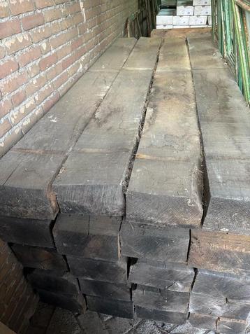 Partij Frans eiken balken beschikbaar voor biedingen
