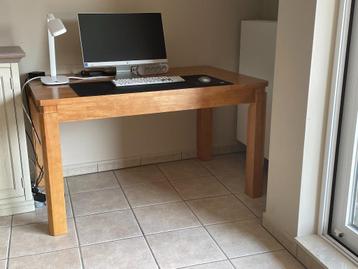 massieve zware tafel (!) met 4 bijpassende stoelen beschikbaar voor biedingen