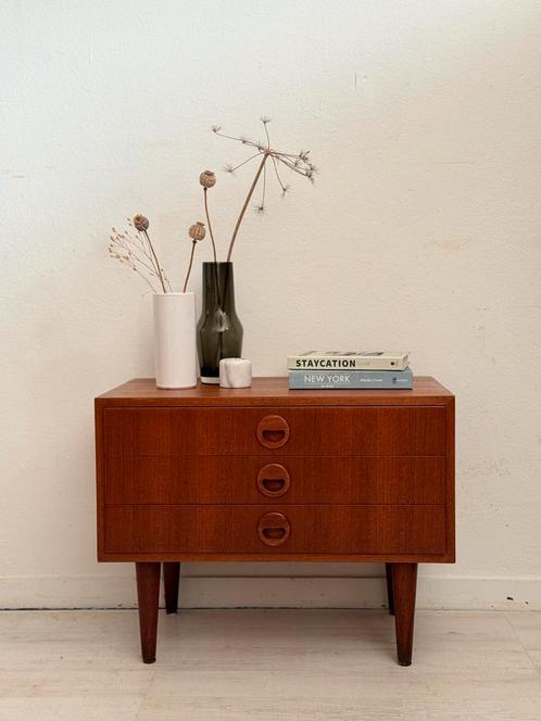 Table de chevet/commode vintage en teak des années 1960, Maison & Meubles, Chambre à coucher | Tables de chevet, Comme neuf, Enlèvement ou Envoi