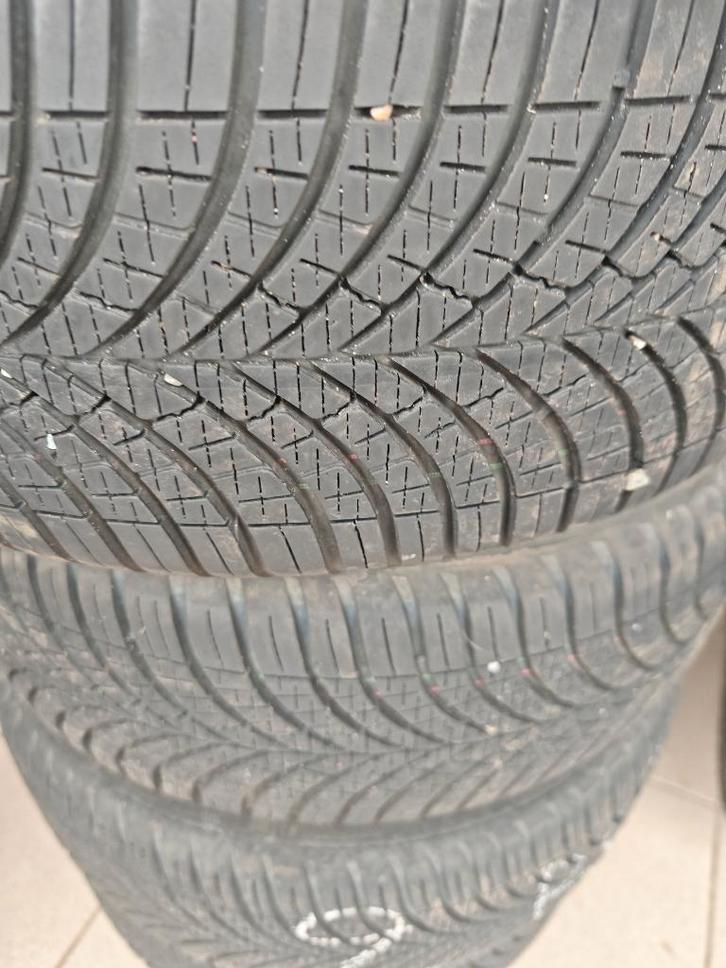 4 seizoensbanden goodyear, 1 jaar oud, Autos : Pièces & Accessoires, Pneus & Jantes, Pneu(s), 4 Saisons, 17 pouces, 255 mm, Véhicule de tourisme
