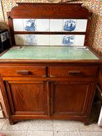 Antieke houten kast met Delfts blauwe tegeltjes, Ophalen
