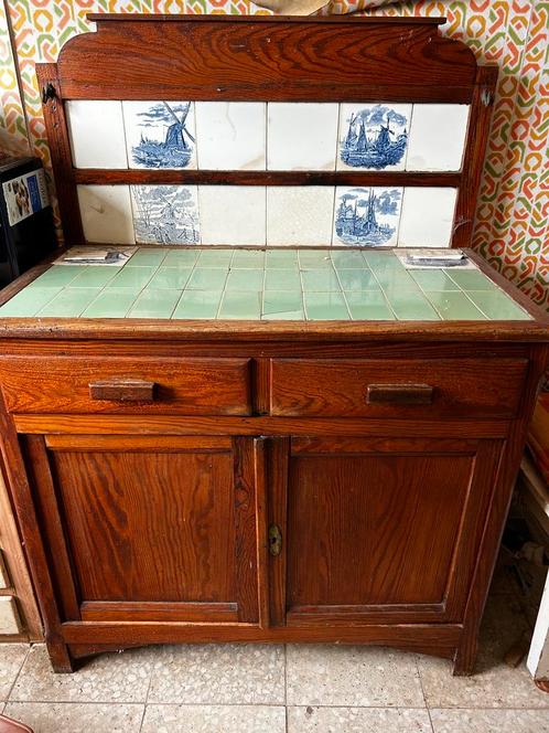 Antieke houten kast met Delfts blauwe tegeltjes, Antiek en Kunst, Antiek | Meubels | Kasten, Ophalen