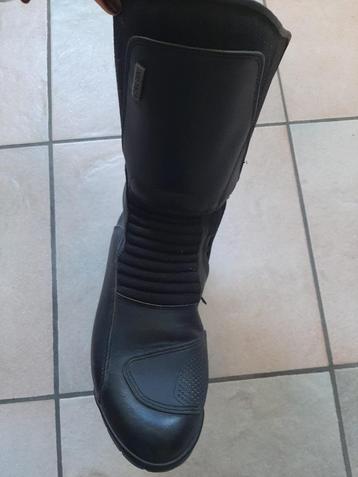 bottes pour Motard beschikbaar voor biedingen