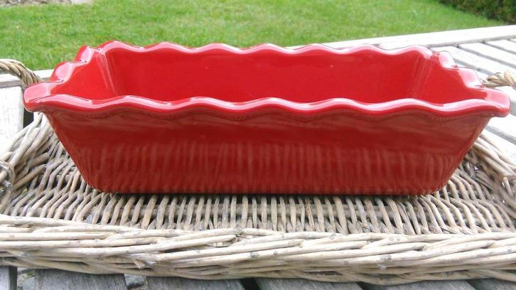 Cake bakvorm Emile Henry cakevorm rood, Huis en Inrichting, Keuken | Keukenbenodigdheden, Zo goed als nieuw, Ophalen of Verzenden