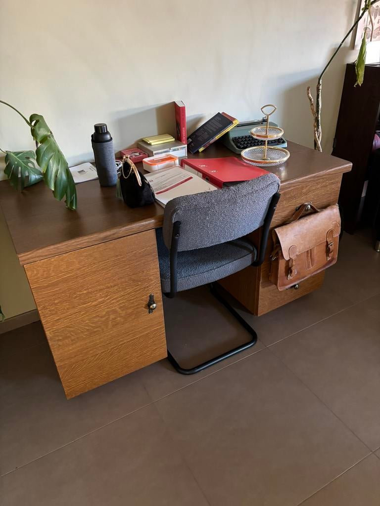 Massief houten bureau, Huis en Inrichting, Bureaus, Zo goed als nieuw, Ophalen