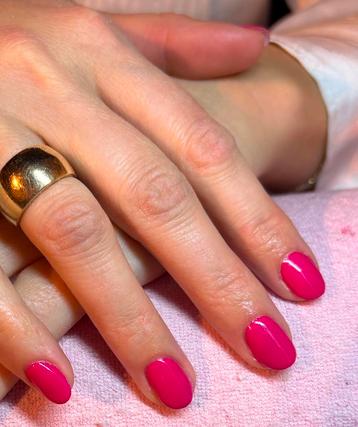 Mooie gelnagels  beschikbaar voor biedingen