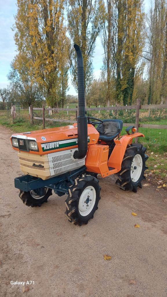 Minitractor kubota 18pk 4x4 topper, Zakelijke goederen, Landbouw | Tractoren, Ophalen