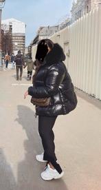 Moncler maat 5, Ophalen