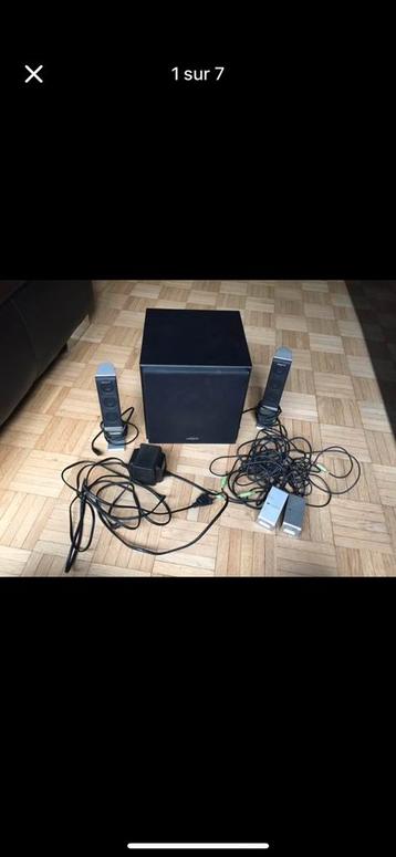 Computerluidsprekers met bedieningselementen beschikbaar voor biedingen