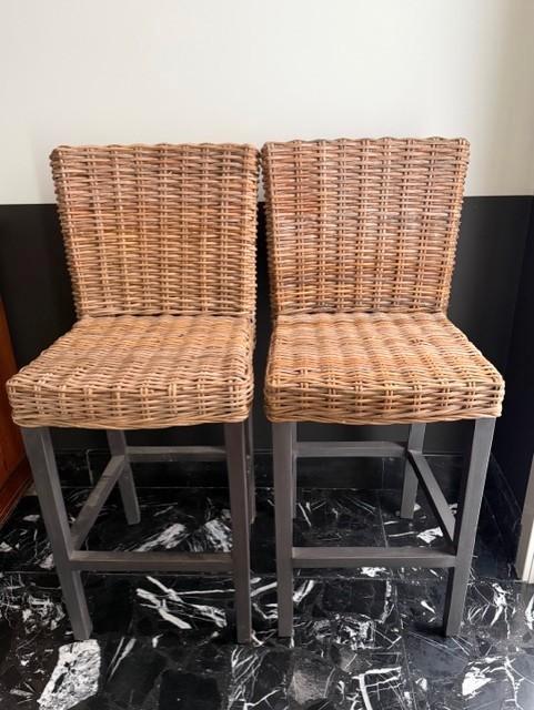 Barkrukken 2 stuks (riet), Maison & Meubles, Tabourets de bar, Comme neuf, 60 à 90 cm, Bois, Osier, 2 tabourets, Avec repose-pieds