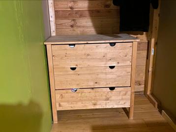 Commode en pin 3 tiroirs  possible achat 2 meubles identique beschikbaar voor biedingen