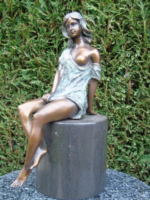 vrouw met naakte borst gezeten in groen gepatineerd brons, r, Antiek en Kunst, Antiek | Brons en Koper, Brons, Ophalen of Verzenden