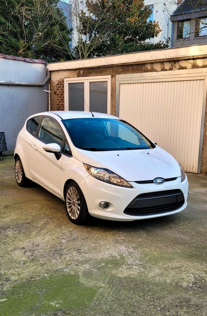 Ford fiesta 1.6 Tdci  2011 200.000km, Autos, Ford, Particulier, Fiësta, ABS, Caméra de recul, Régulateur de distance, Airbags