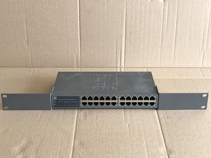 LevelOne FSW-2421 Fast Ethernet Switch, Informatique & Logiciels, Commutateurs réseau, Utilisé, Enlèvement ou Envoi