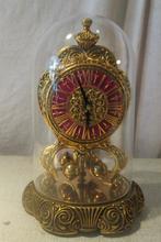 Belle horloge ancienne en cuivre sous cloche en verre  22 cm, Enlèvement ou Envoi