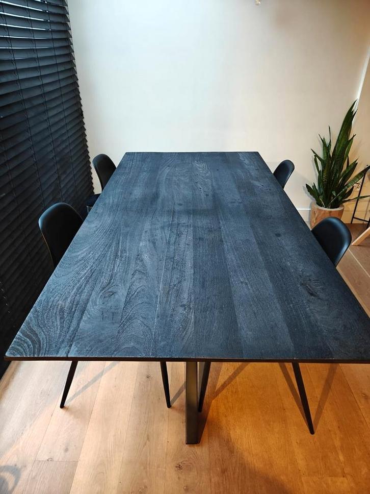 Zwarte eettafel met vier stoelen, Huis en Inrichting, Tafels | Eettafels, Zo goed als nieuw, 100 tot 150 cm, 200 cm of meer, Rechthoekig