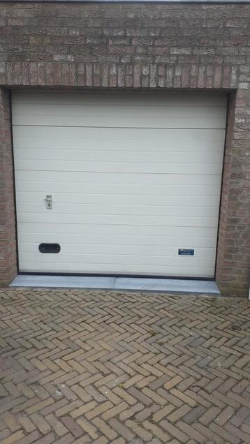 Sectionaalpoort handmatig  beschikbaar voor biedingen