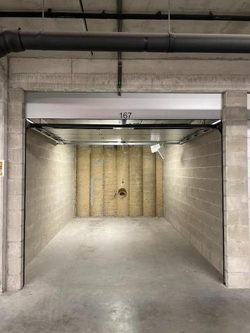 Overdekte parkeerplaats + afgesloten parkeerbox beschikbaar voor biedingen