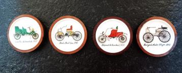 borrelschaaltjes en likeurglaasjes met oldtimer afbeelding beschikbaar voor biedingen