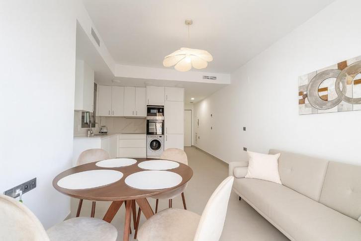 Zo goed als nieuw appartement dicht/zee in Torrevieja, Immo, Buitenland, Spanje, Appartement, Stad