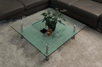 harde glazen salontafel beschikbaar voor biedingen