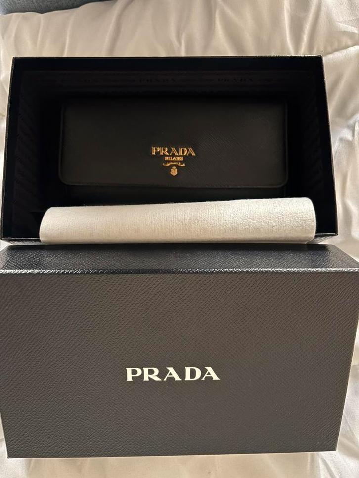 Portemonnee Prada, Handtassen en Accessoires, Portemonnees, Zo goed als nieuw, Overige merken, Zwart, Leder, Ophalen
